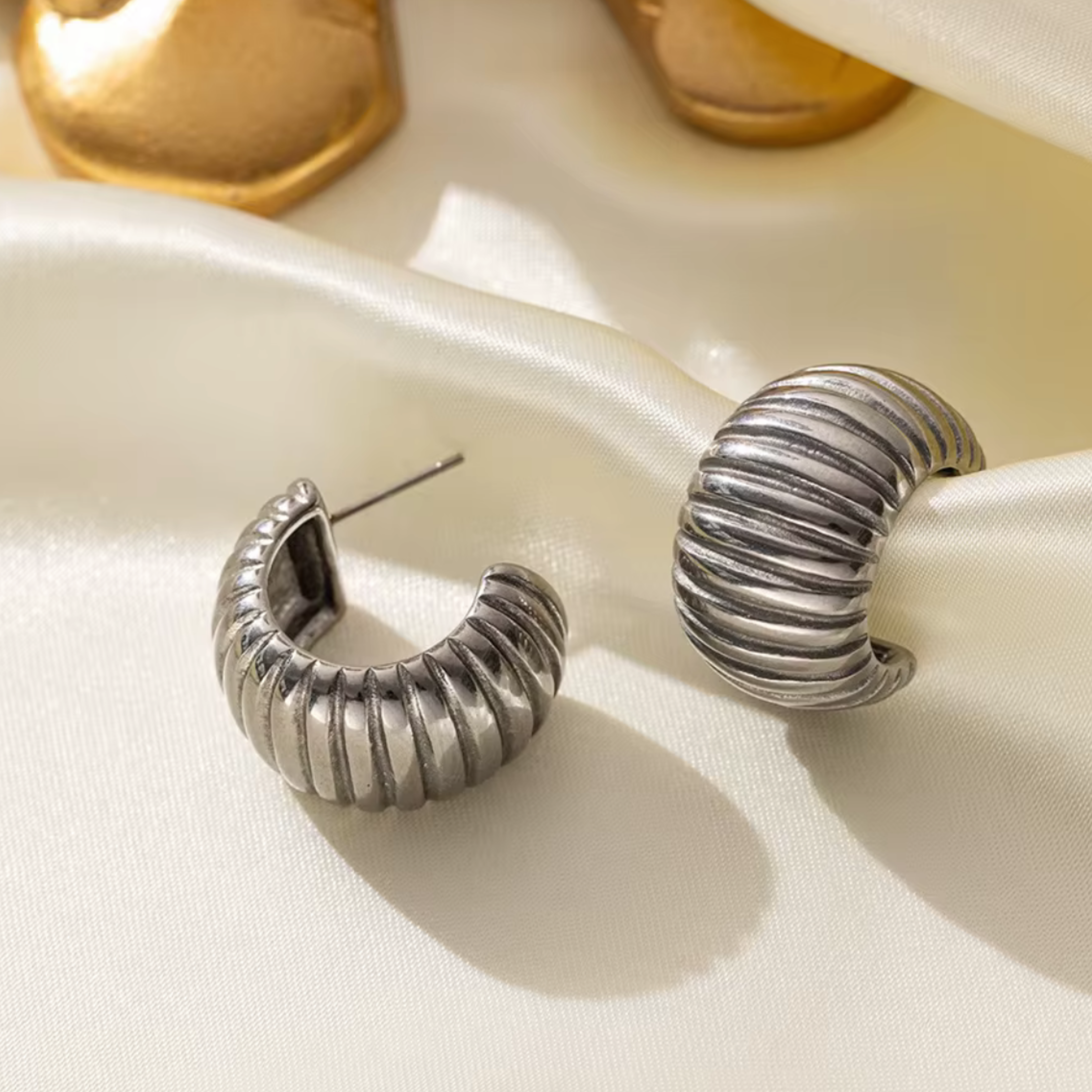 Boucle d'oreille Martelé