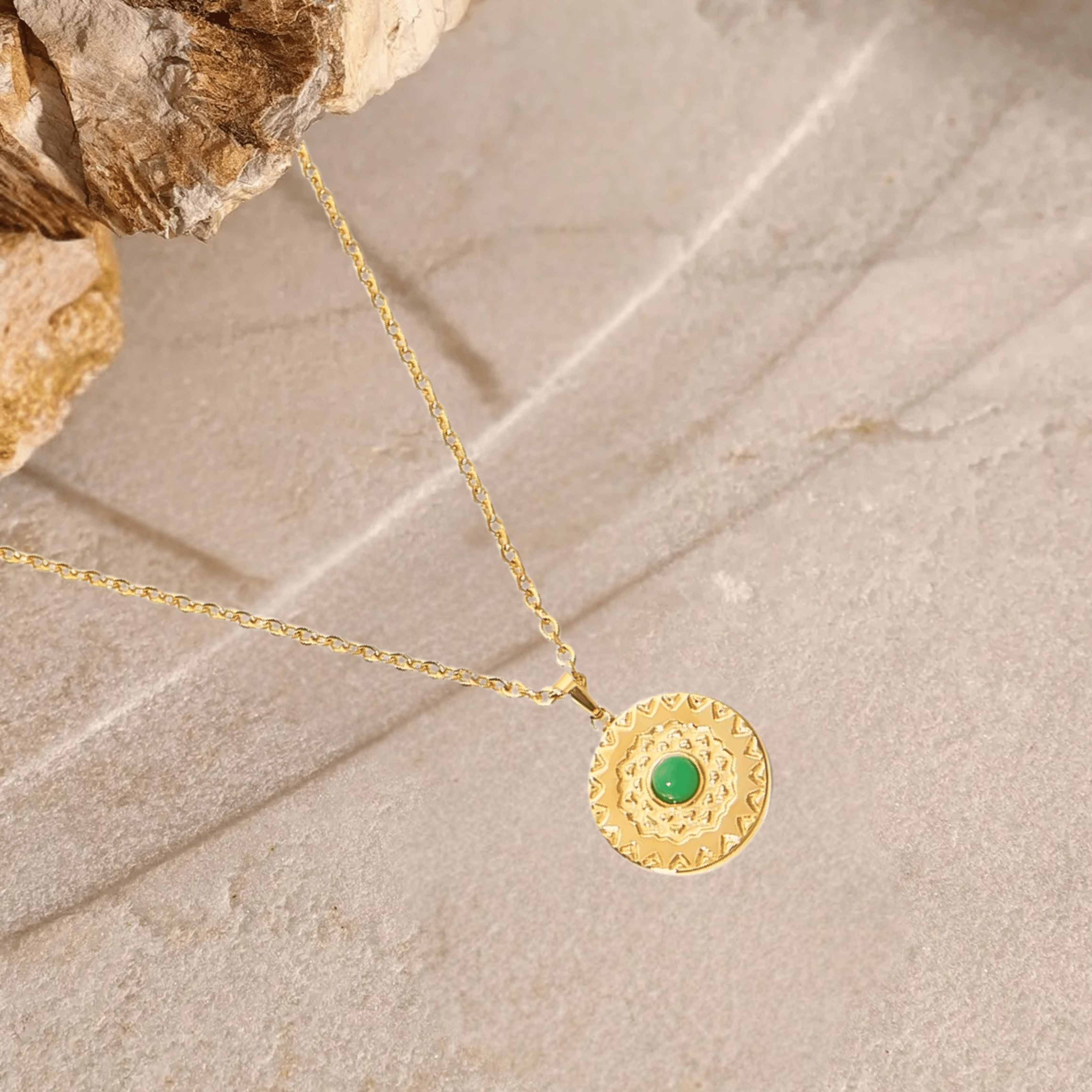 Collier Pendentif Soleil Emeraude