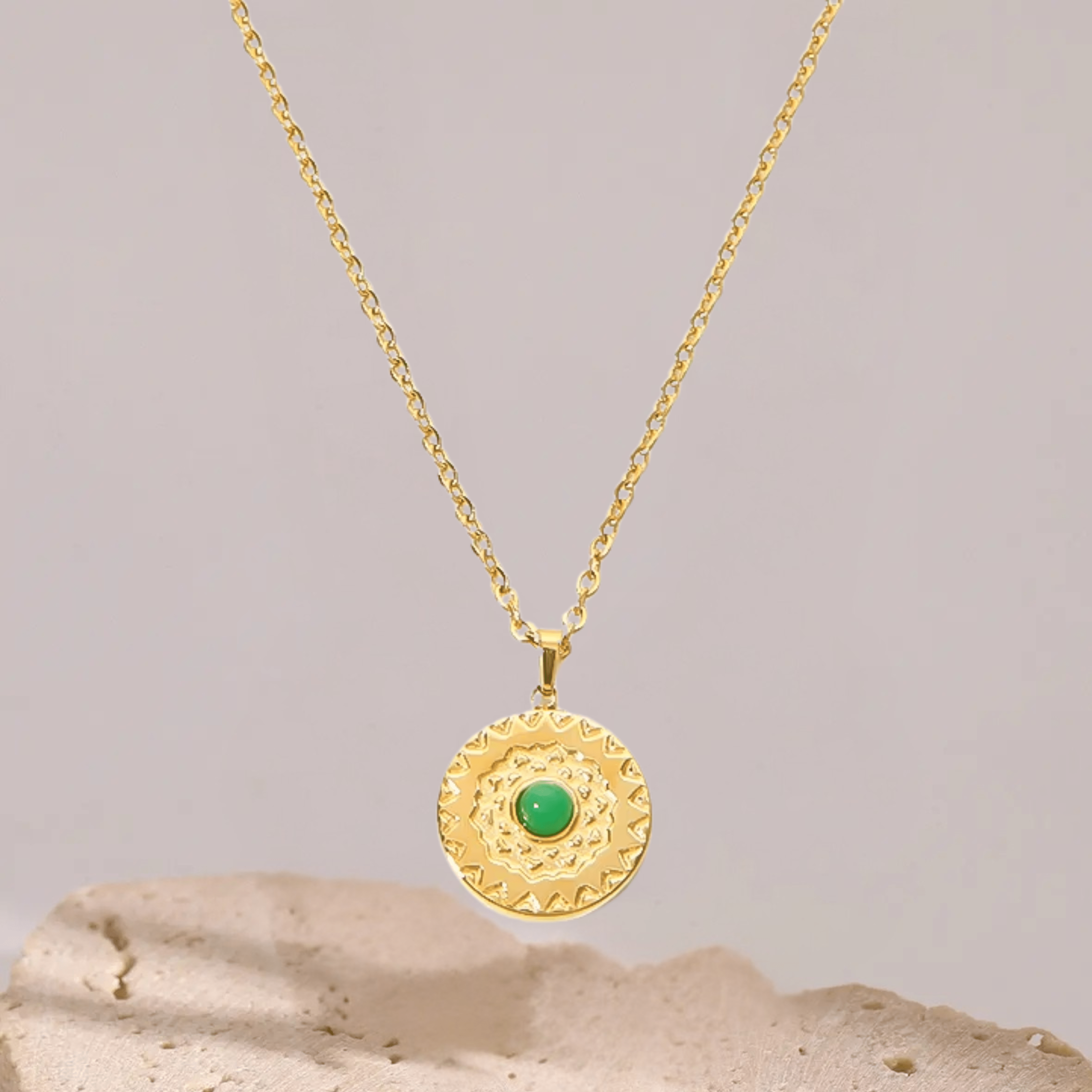 Collier Pendentif Soleil Emeraude