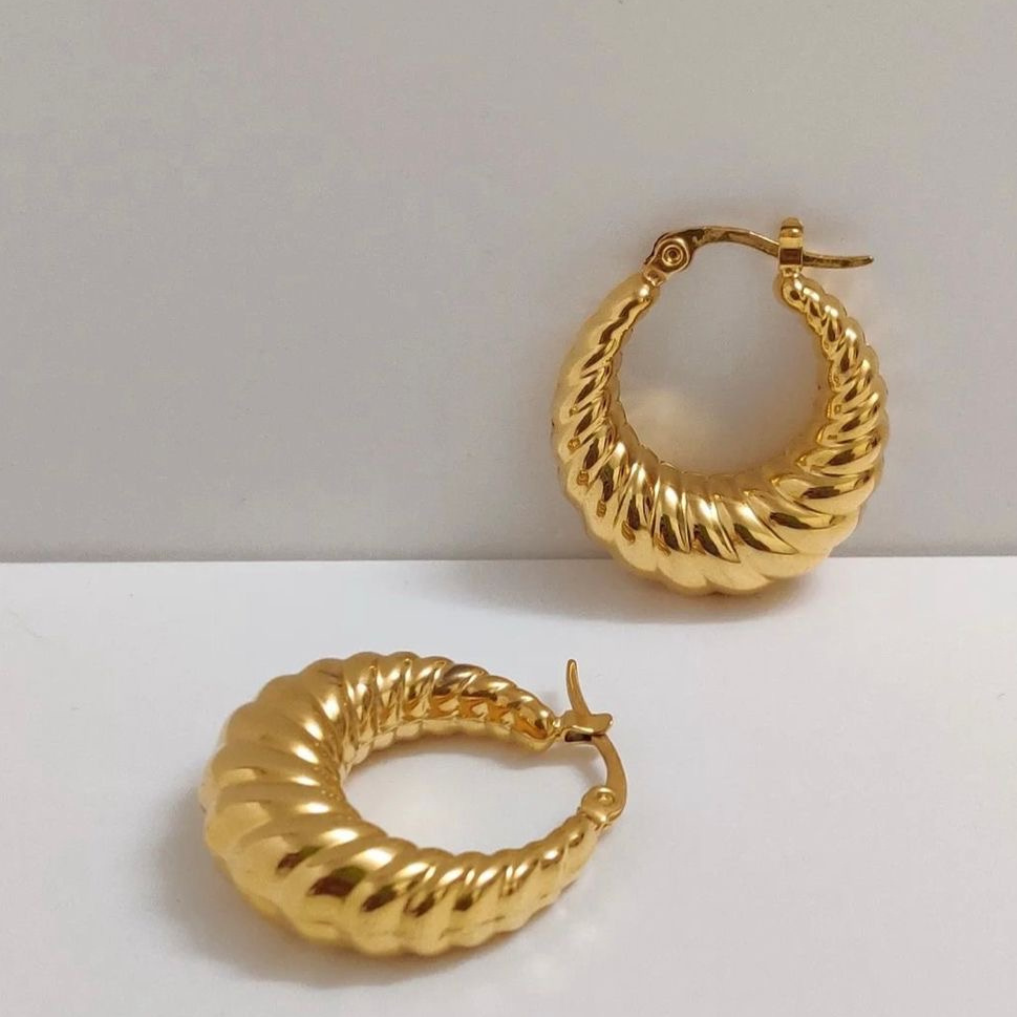 Boucles d'Oreilles Raffinées en Croissant
