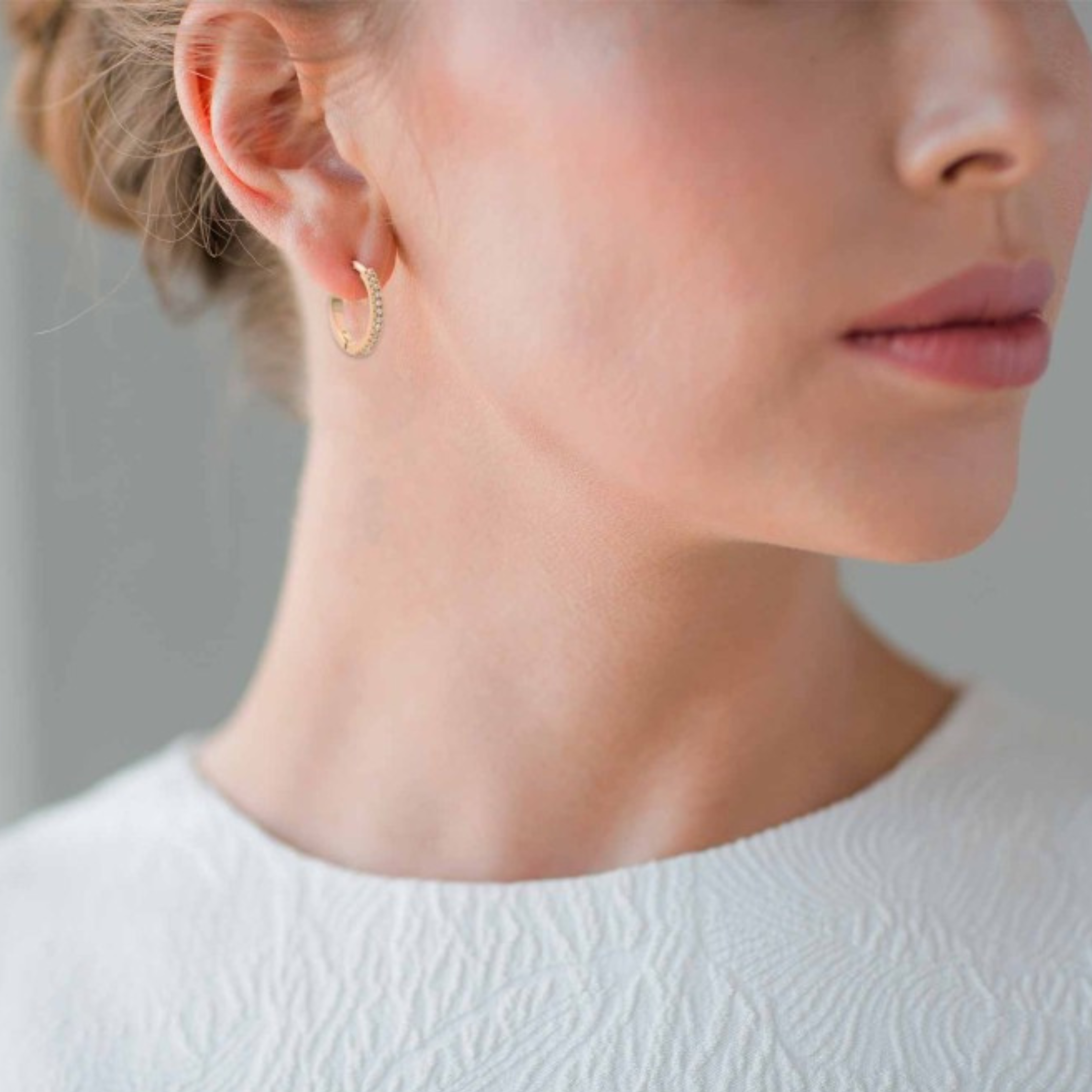 Mini Boucle d'oreille avec Diamant