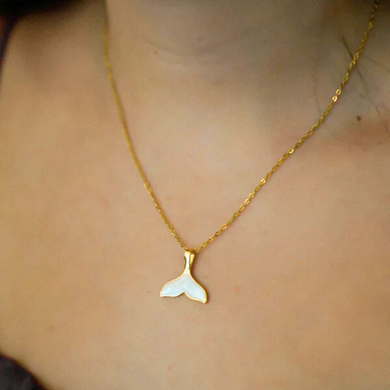 Collier Pendentif Queue de Baleine