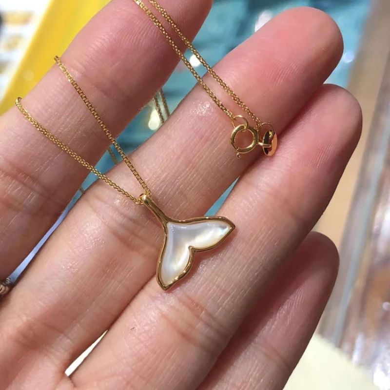 Collier Pendentif Queue de Baleine
