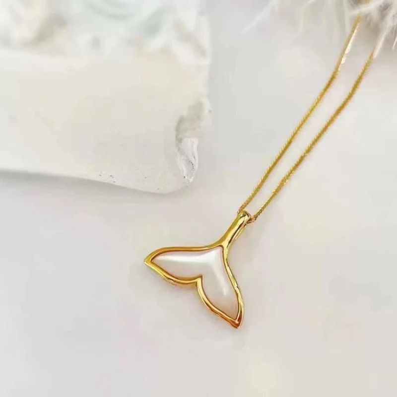 Collier Pendentif Queue de Baleine